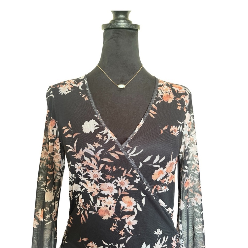 NWT Les Serein Woman’s XS V-Neck Floral Wrap Long Sleeve In Black Pink - Picture 2 of 7